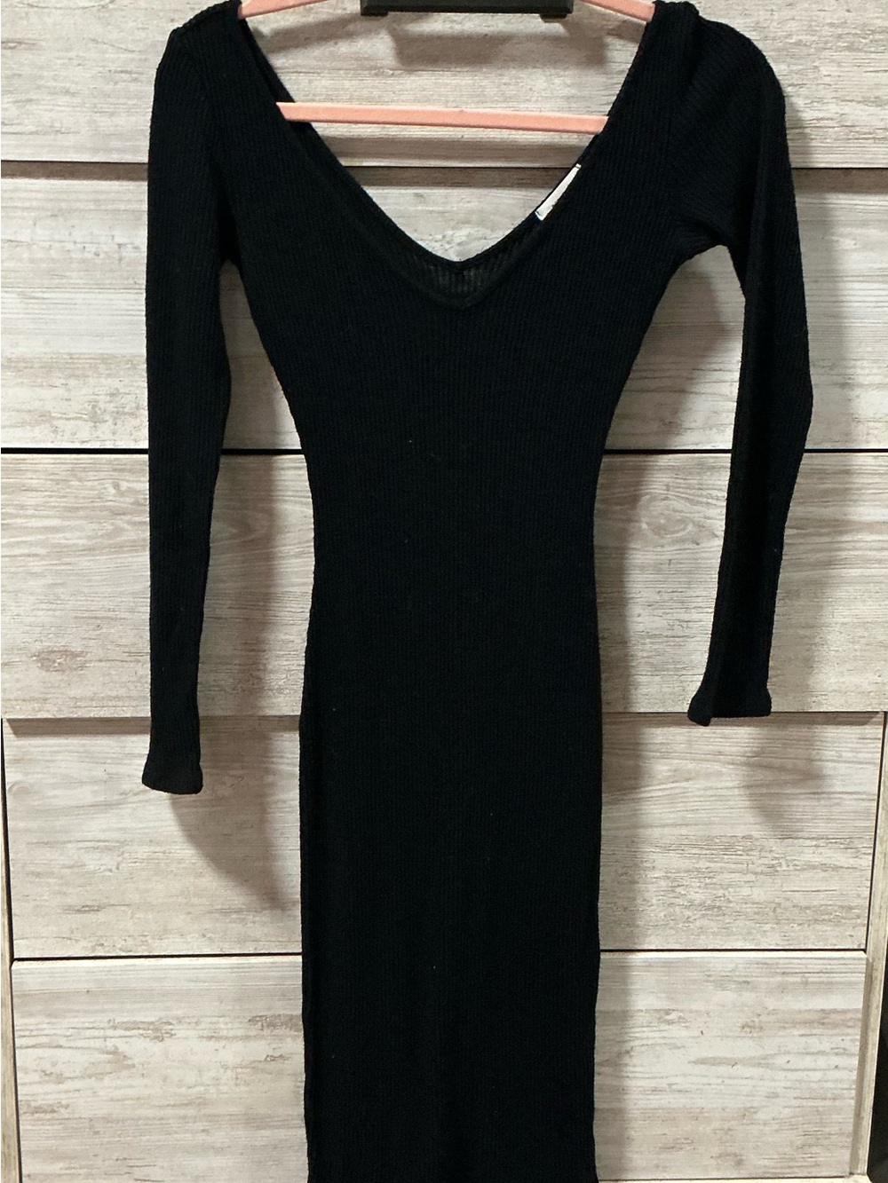Long-Sleeve Black Ribbed V-Neck Midi Dress